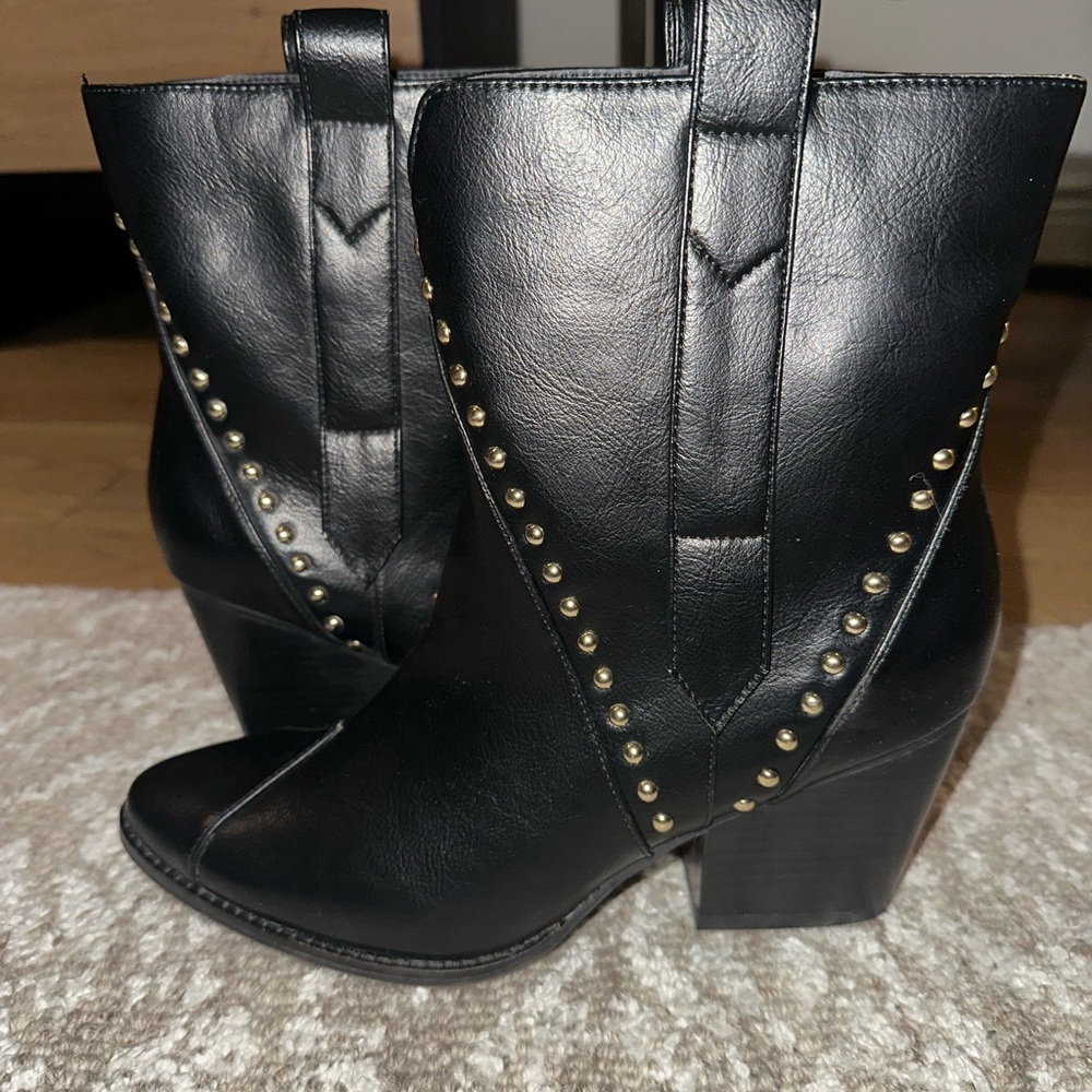 NWOT Coconuts By Matisse Black Studded Leather Ankle Boots